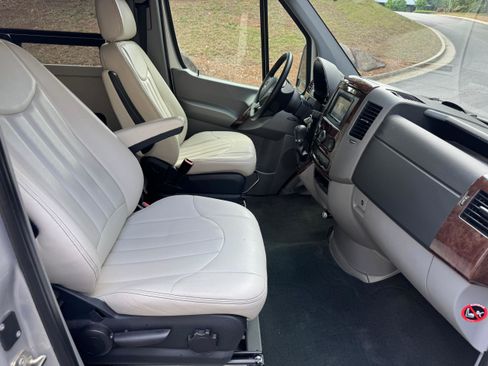 Used 2015 Mercedes-Benz Sprinter 3500 image 32