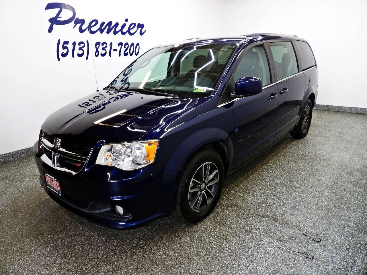 Used 2017 Dodge Grand Caravan SXT FWD image 1