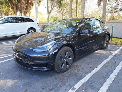 Used 2023 Tesla Model 3 Standard Range image 3