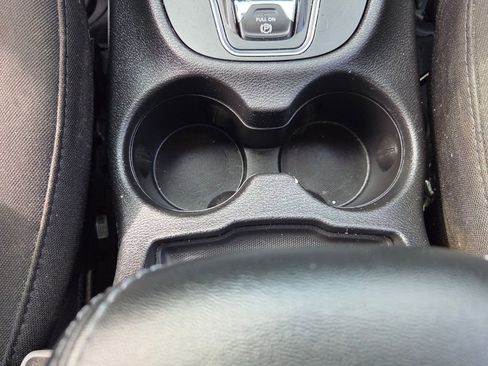 Used 2021 Jeep Cherokee Latitude FWD image 18