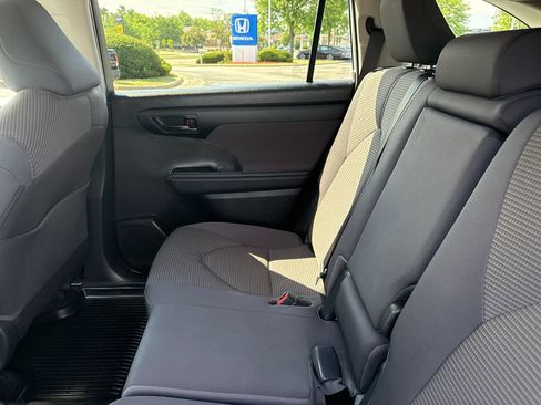 Used 2023 Toyota Highlander L FWD image 19