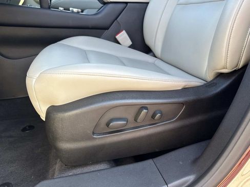 Certified 2023 Cadillac XT4 Luxury w/ Cold Weather Package FWD image 18