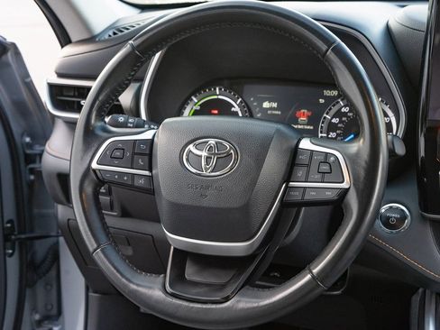Used 2023 Toyota Highlander Bronze Edition image 24