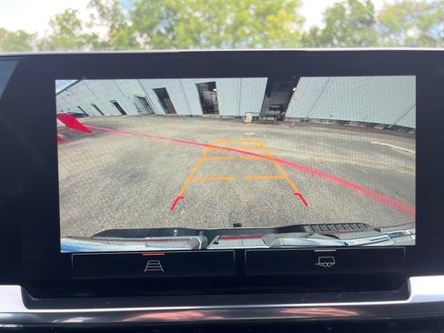 Used 2025 GMC Sierra 1500 SLT RWD image 14