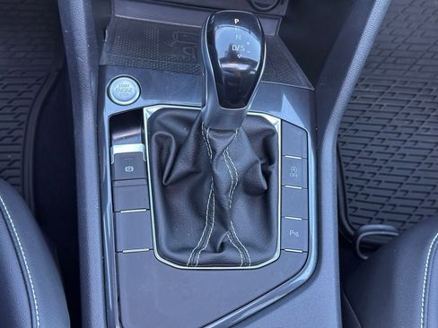 Used 2022 Volkswagen Tiguan SE R-Line image 29