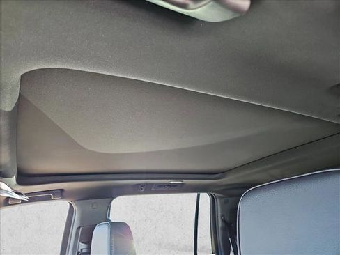 Used 2024 GMC Yukon XL Denali image 10