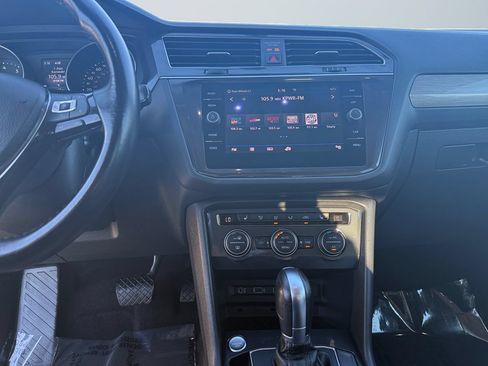 Used 2018 Volkswagen Tiguan SEL FWD image 13