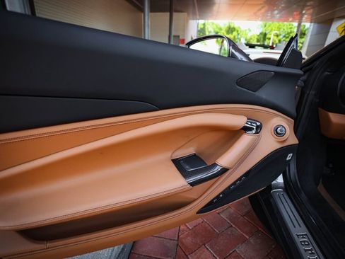 Used 2022 Ferrari F8 Tributo RWD image 37