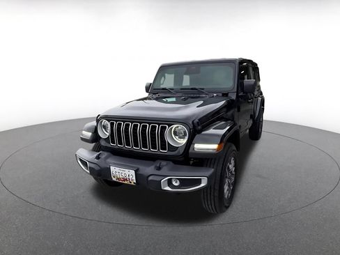 Used 2025 Jeep Wrangler Unlimited Sahara AWD/4WD image 6