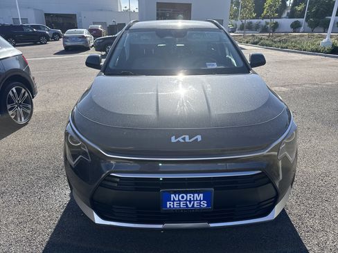 Used 2023 Kia Niro EX FWD image 10