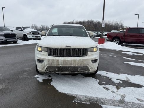Used 2019 Jeep Grand Cherokee Altitude image 2