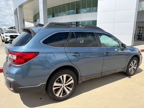 Used 2018 Subaru Outback 3.6R Limited w/ 50th Anniversary Edition AWD/4WD image 3