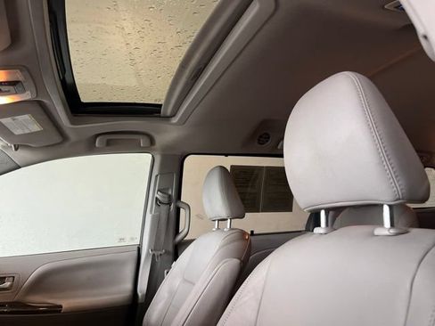 Certified 2020 Toyota Sienna XLE FWD image 14
