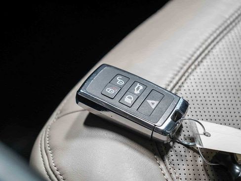 Used 2020 Land Rover Defender 110 HSE image 32