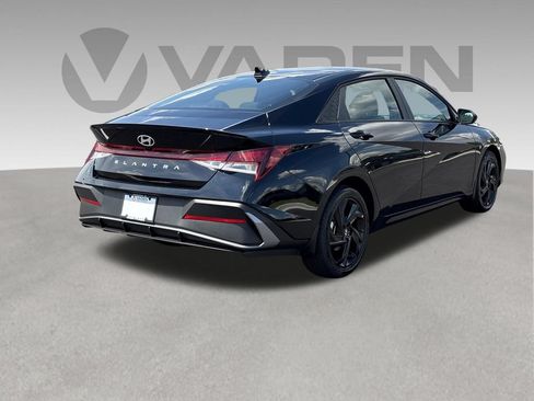 New 2026 Hyundai Elantra Limited FWD image 25