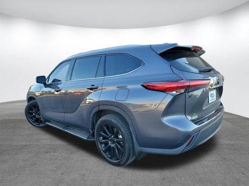 Used 2022 Toyota Highlander XLE FWD image 7