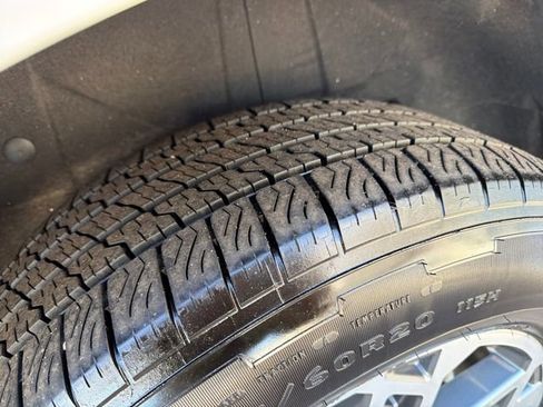 Used 2025 Ford Expedition Active image 28