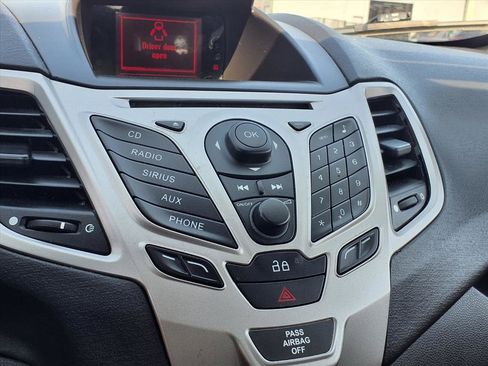 Used 2013 Ford Fiesta SE image 9
