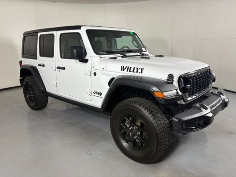 Used 2025 Jeep Wrangler Unlimited Sport AWD/4WD image 2