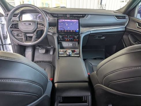 Used 2025 Jeep Grand Cherokee Overland AWD/4WD image 27
