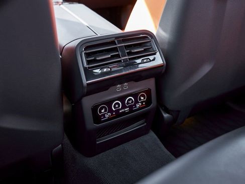 Used 2026 BMW M5 w/ Executive Package image 59