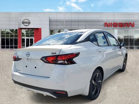 New 2025 Nissan Versa SR w/ Trunk Package FWD image 2