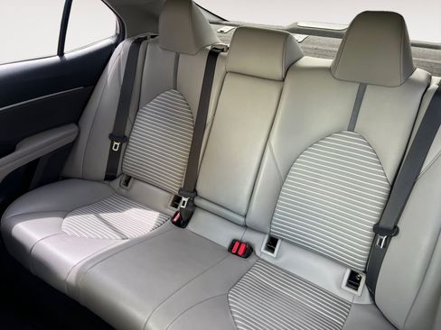 Used 2019 Toyota Camry SE FWD image 13
