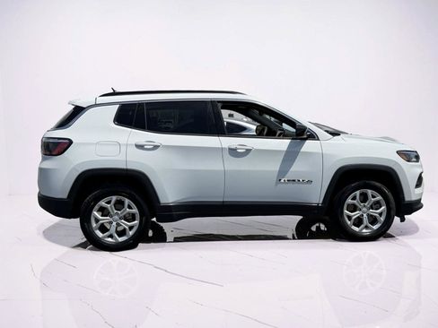 Used 2024 Jeep Compass Latitude AWD/4WD image 2