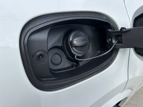 Certified 2023 Porsche Cayenne image 39