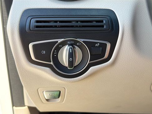 Used 2022 Mercedes-Benz GLC 300 4MATIC w/ Premium Package Lite image 20
