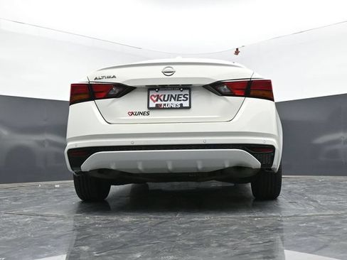 Used 2025 Nissan Altima 2.5 SV FWD image 56
