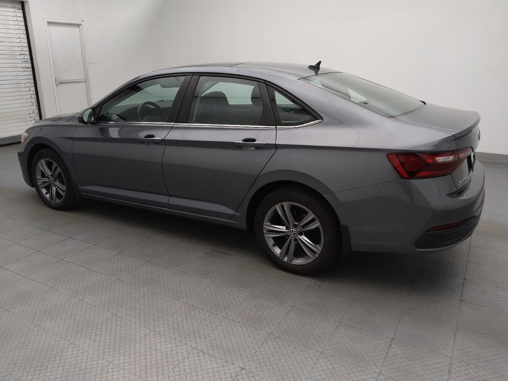 Used 2024 Volkswagen Jetta SE FWD image 3