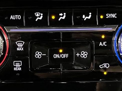 Used 2025 GMC Sierra 3500 Denali Ultimate AWD/4WD image 38