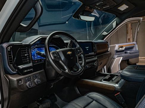 Used 2024 Chevrolet Silverado 3500 High Country w/ Technology Package AWD/4WD image 17