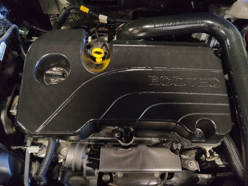 Used 2024 GMC Terrain SLE image 30