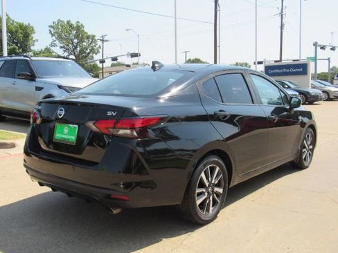 Used 2020 Nissan Versa SV image 6