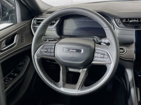 Used 2024 Jeep Grand Cherokee L Limited w/ Luxury Tech Group II image 18