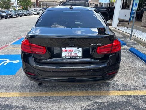 Used 2017 BMW 320i Sedan RWD image 4