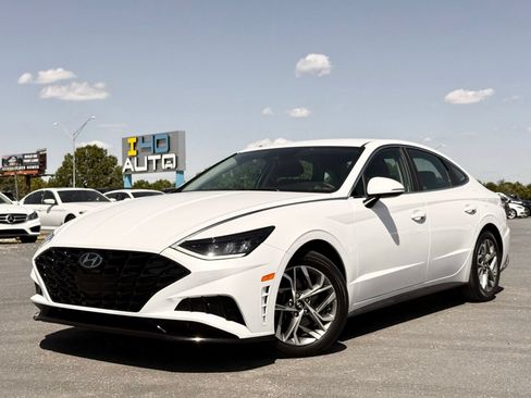 Used 2023 Hyundai Sonata SEL w/ Preferred Accessory Package FWD image 1