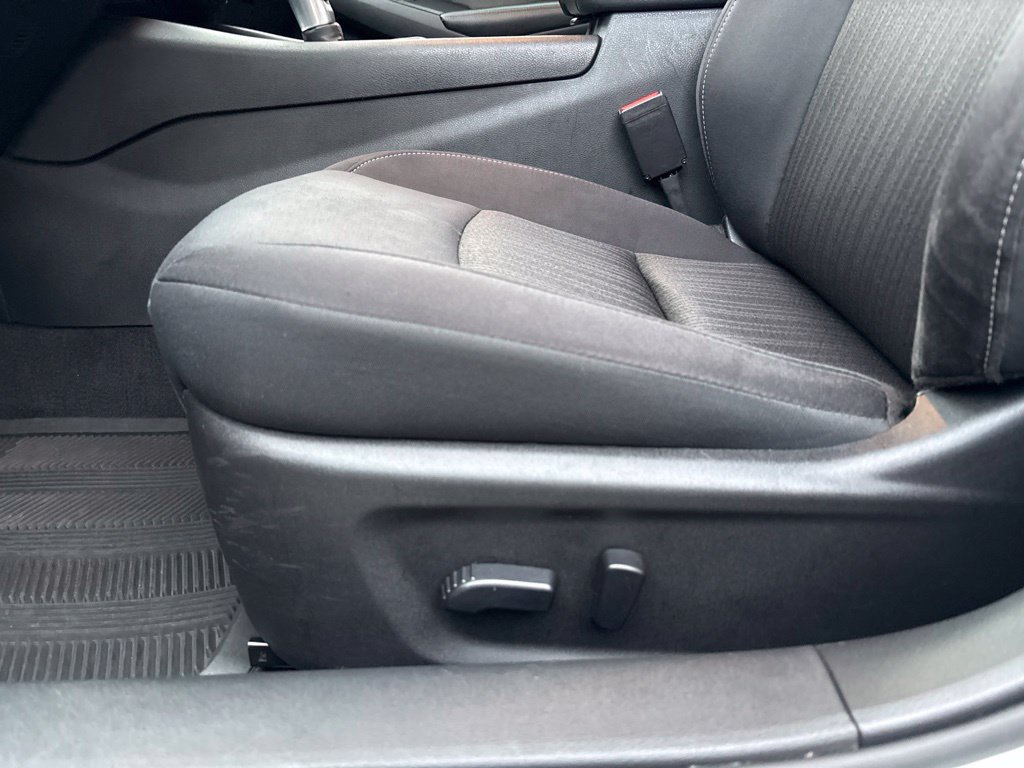 Used 2025 Nissan Altima 2.5 SV FWD image 16
