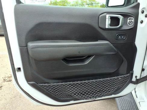 Used 2021 Jeep Wrangler Unlimited Sahara AWD/4WD image 13