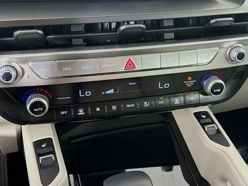 Certified 2024 Kia Telluride S image 17