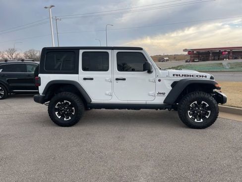 Used 2025 Jeep Wrangler Unlimited Rubicon image 4