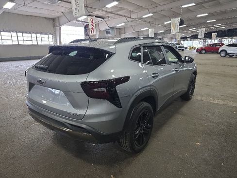 Used 2024 Chevrolet Trax ACTIV w/ Sunroof Package FWD image 2