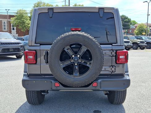 Used 2021 Jeep Wrangler Unlimited Sahara AWD/4WD image 6