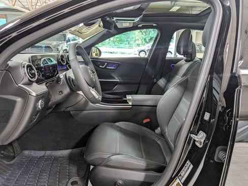 Used 2025 Mercedes-Benz C 300 4MATIC Sedan image 25