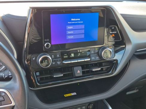 Used 2023 Toyota Highlander XLE image 14