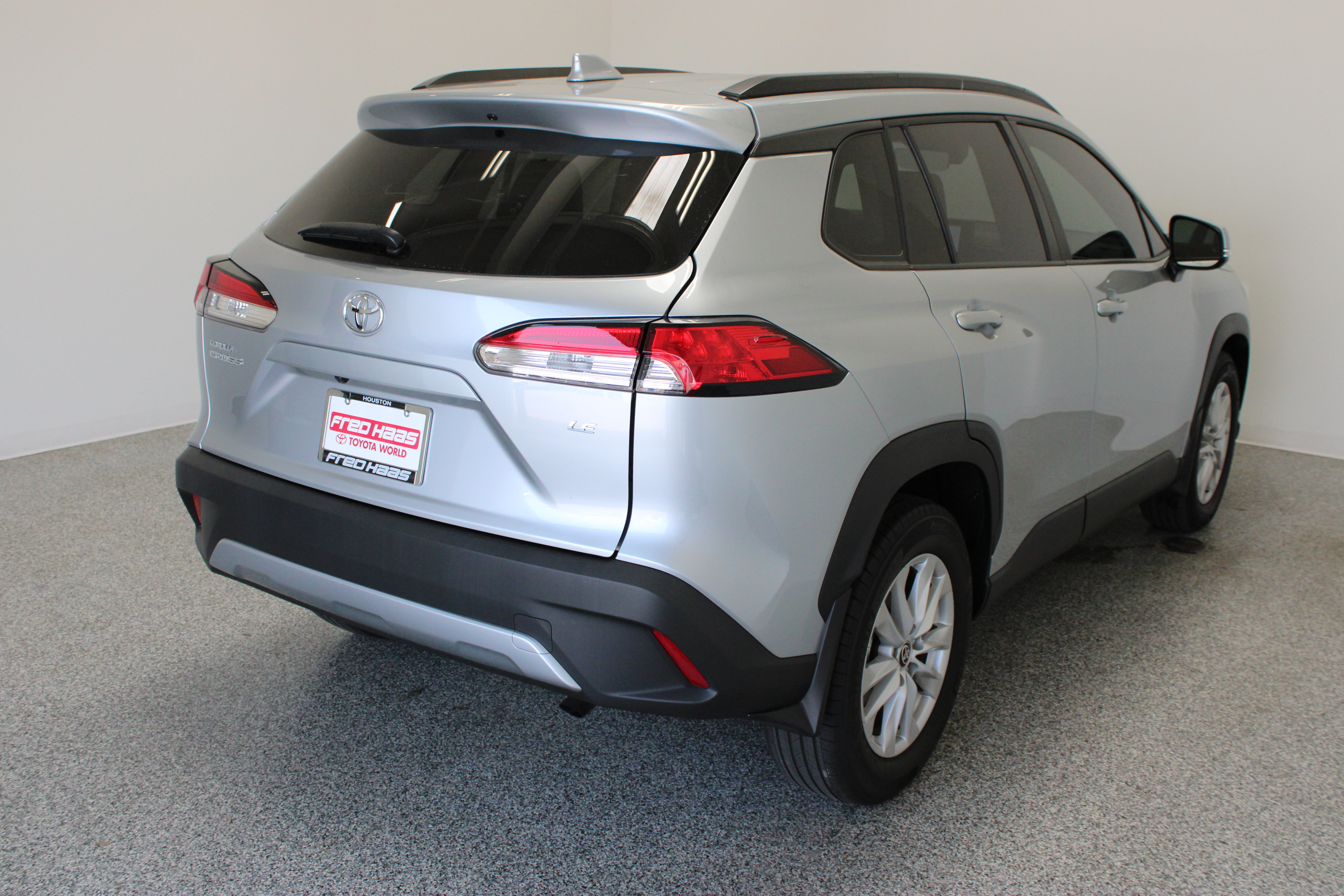 Used 2024 Toyota Corolla Cross LE FWD image 7