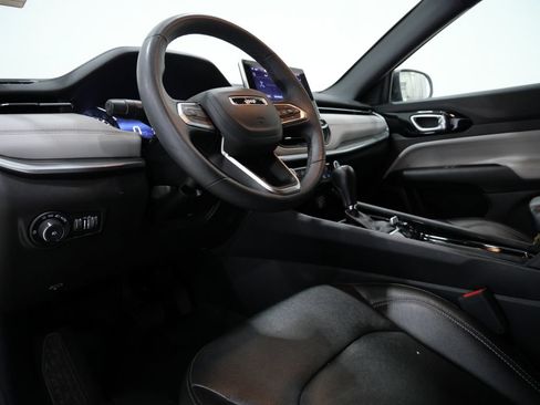 Used 2025 Jeep Compass Limited AWD/4WD image 10