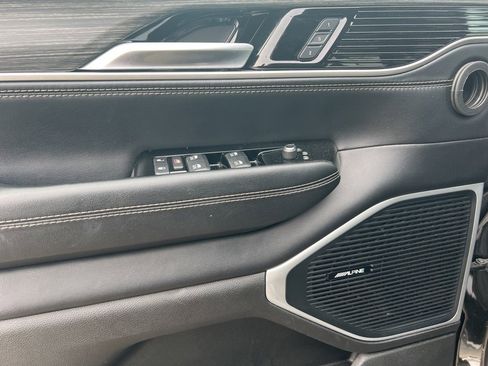 Used 2024 Jeep Wagoneer Series II w/ Flexible Seating Group image 12